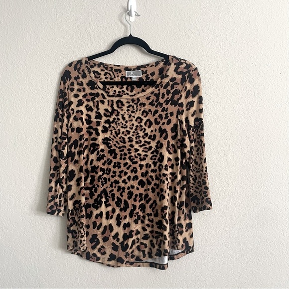 JM Collection Tops - JM collection Leopard Print Women's Top petite M soft stretch casual 3/4 sleeve